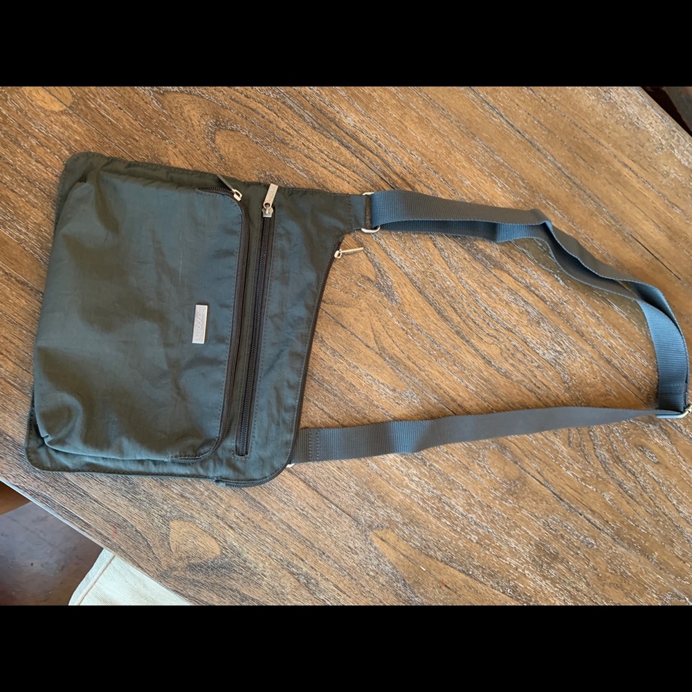 Baggallini crossbody purse